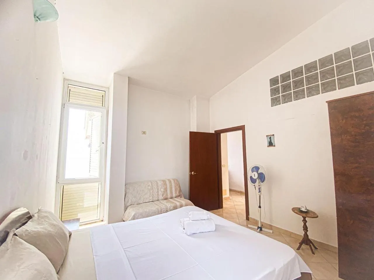 Lungomare Beachfront Apartments Durres 0*,