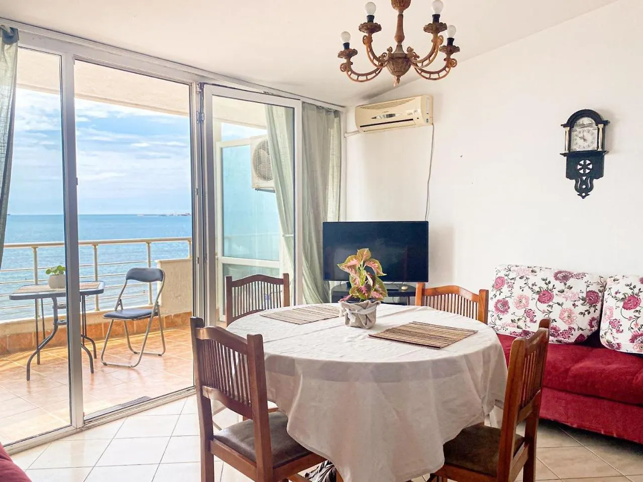 Lungomare Beachfront Apartments Durres