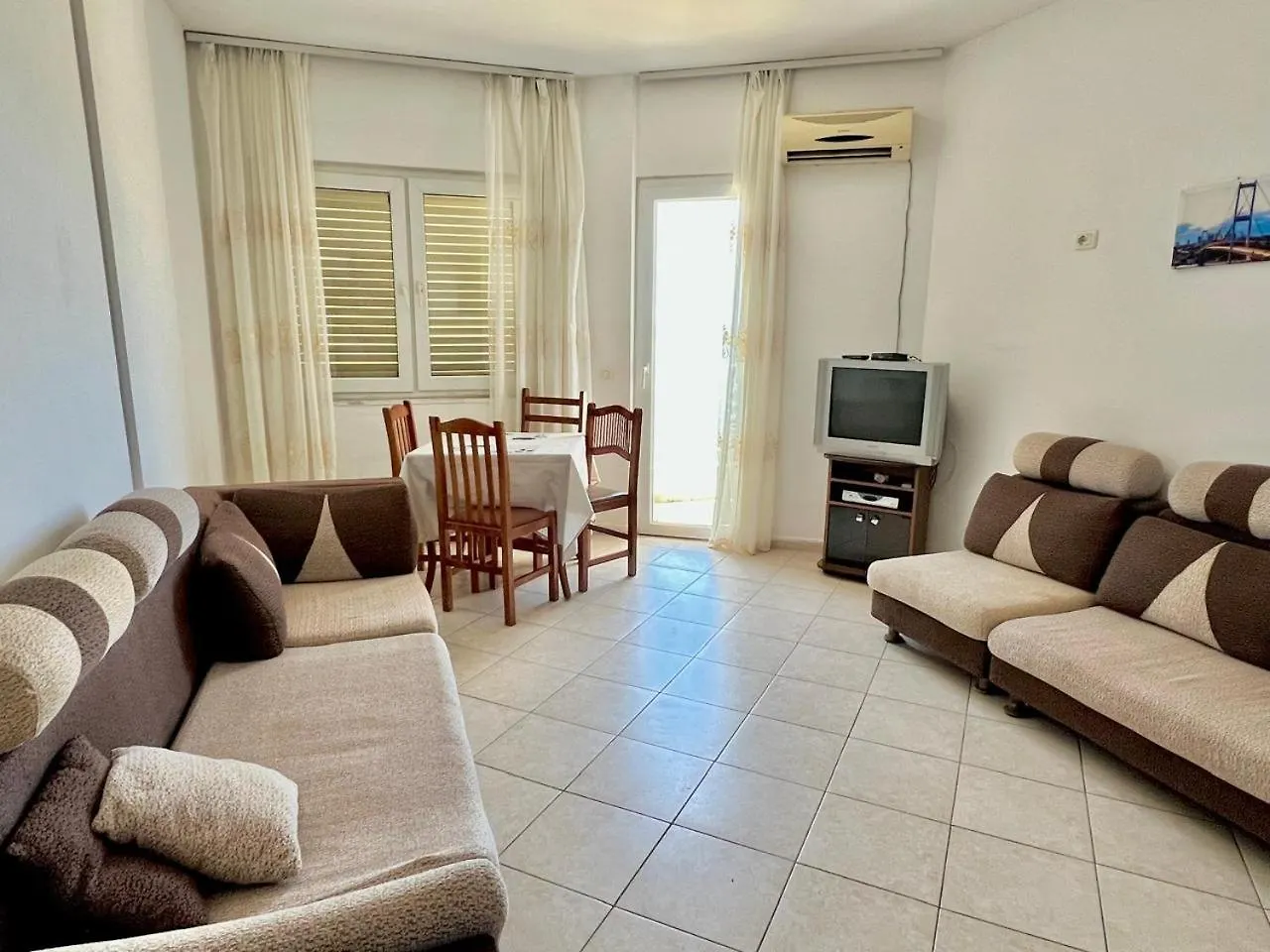 Lungomare Beachfront Apartments Durres 0*,  Albania