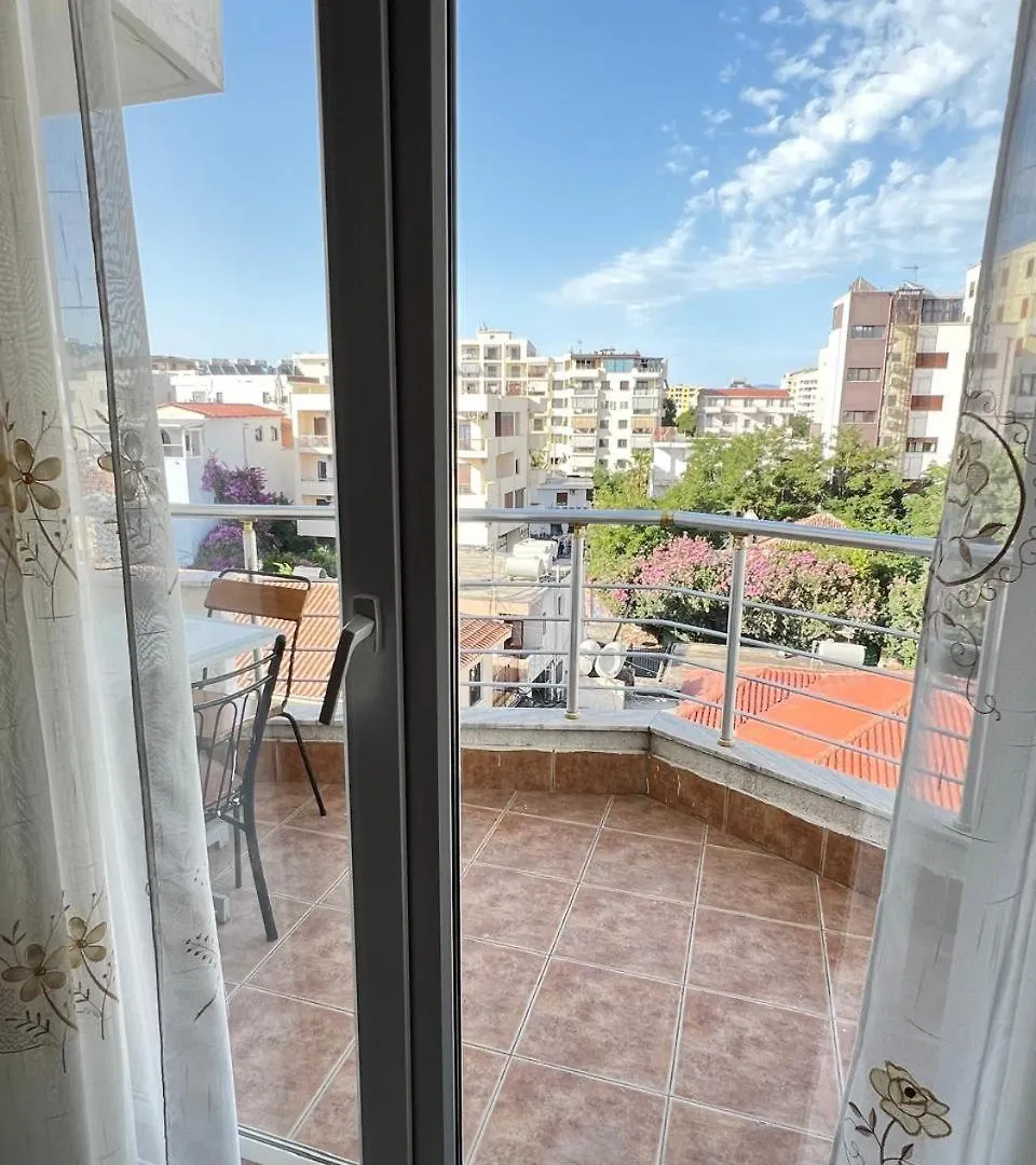 Lungomare Beachfront Apartments Durres