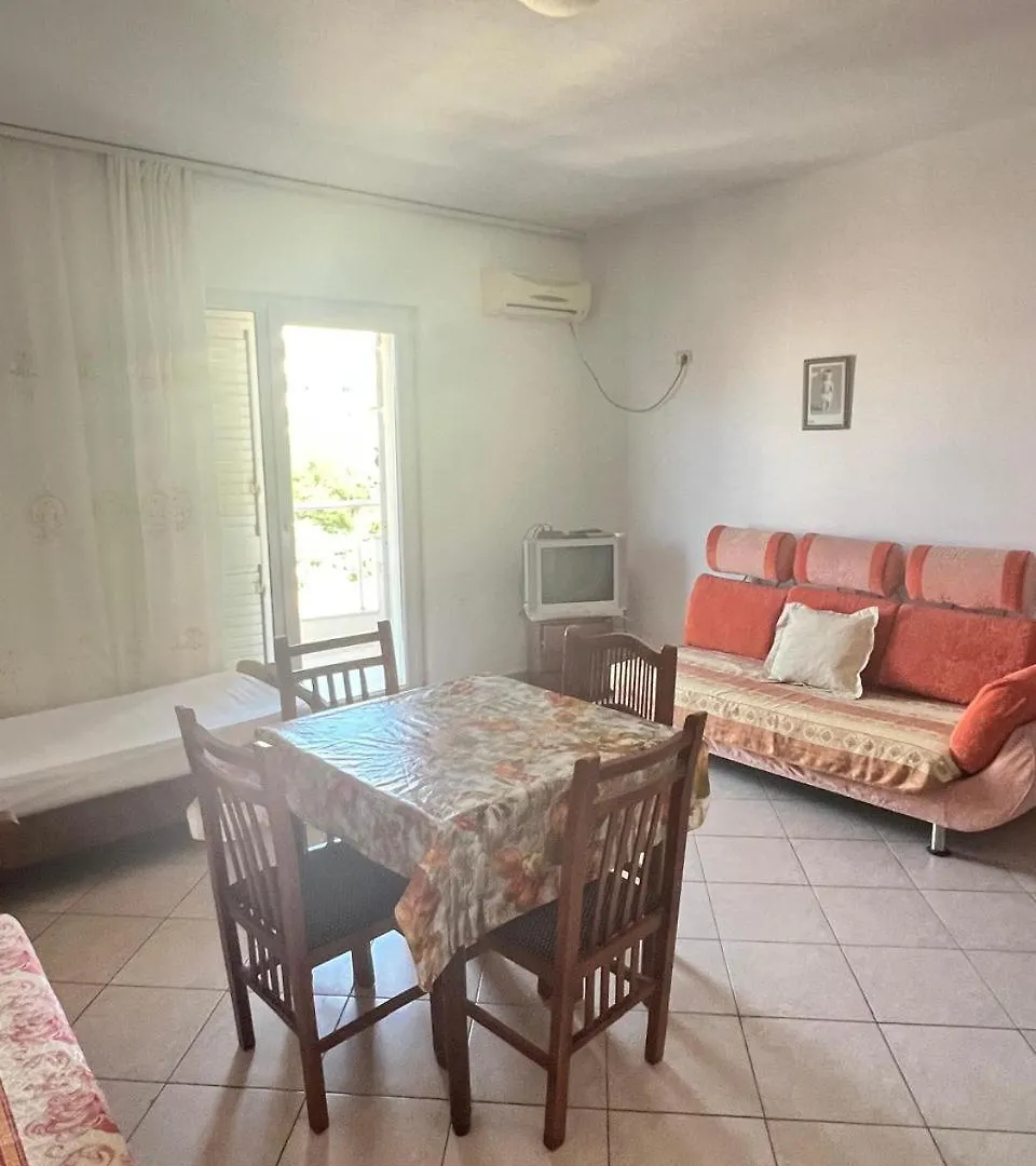 Lungomare Beachfront Apartments Durres 0*,