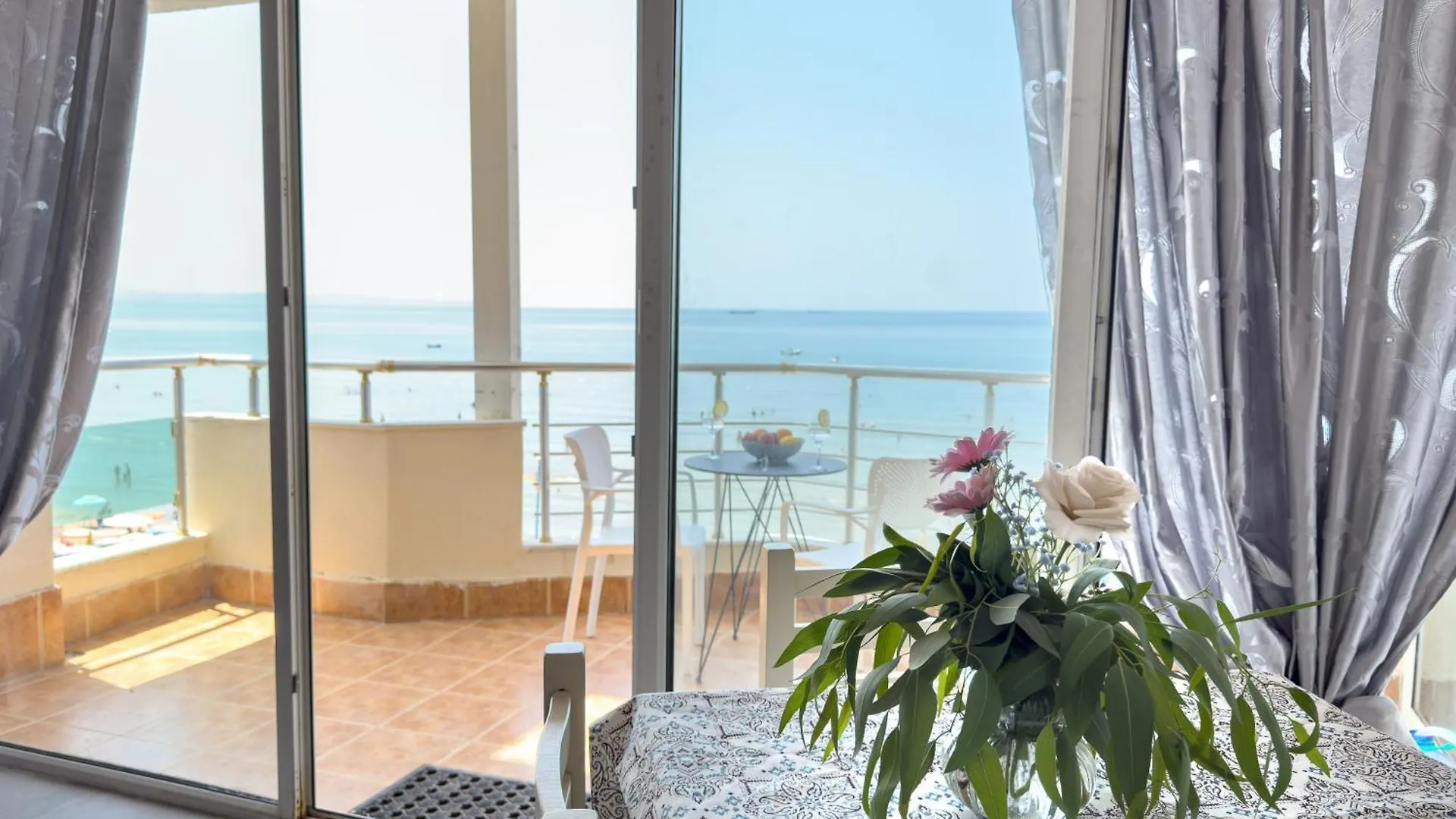 Lungomare Beachfront Apartments Durrës