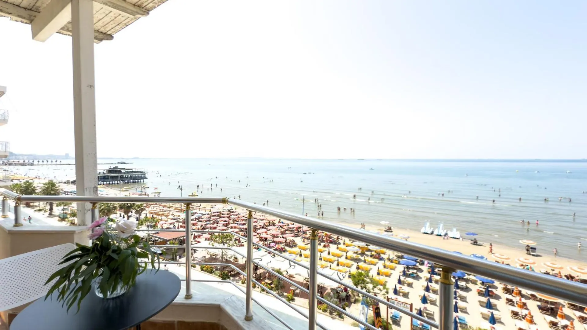 Lungomare Beachfront Apartments Durrës