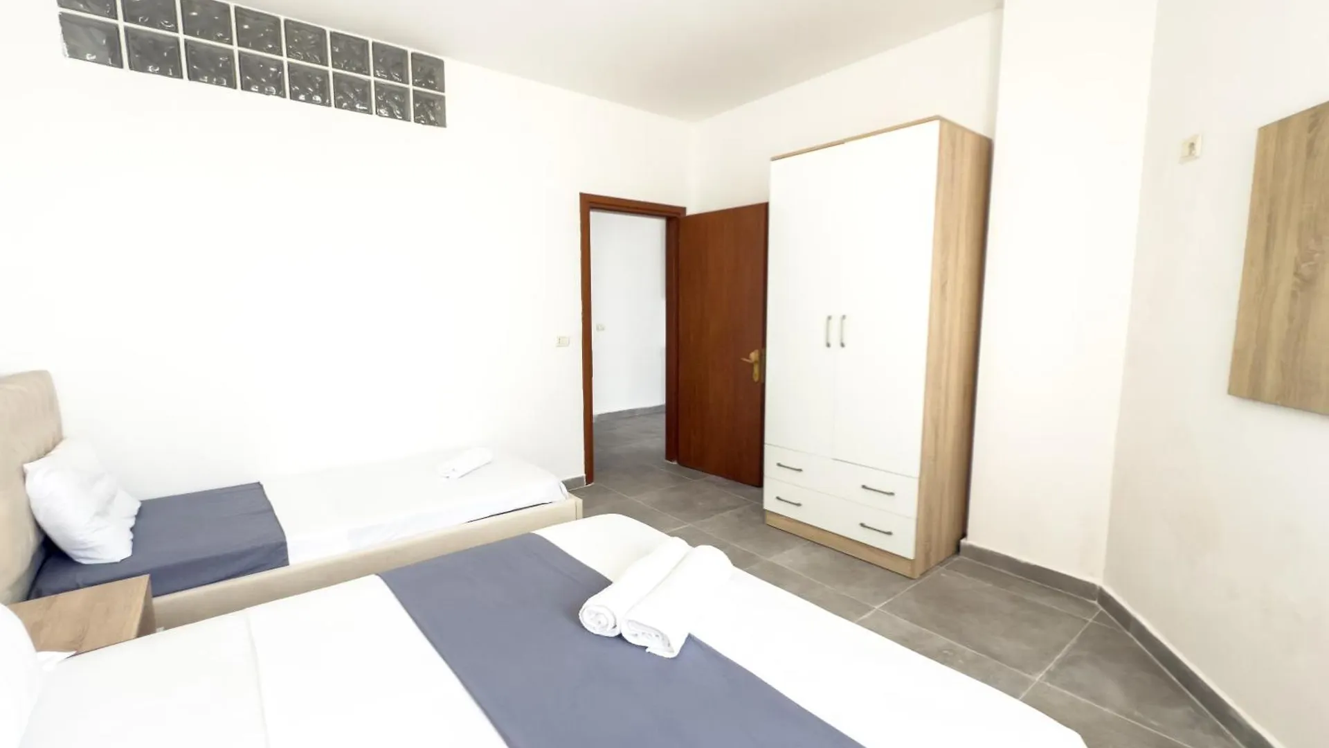 Lungomare Beachfront Apartments Durrës Albanië