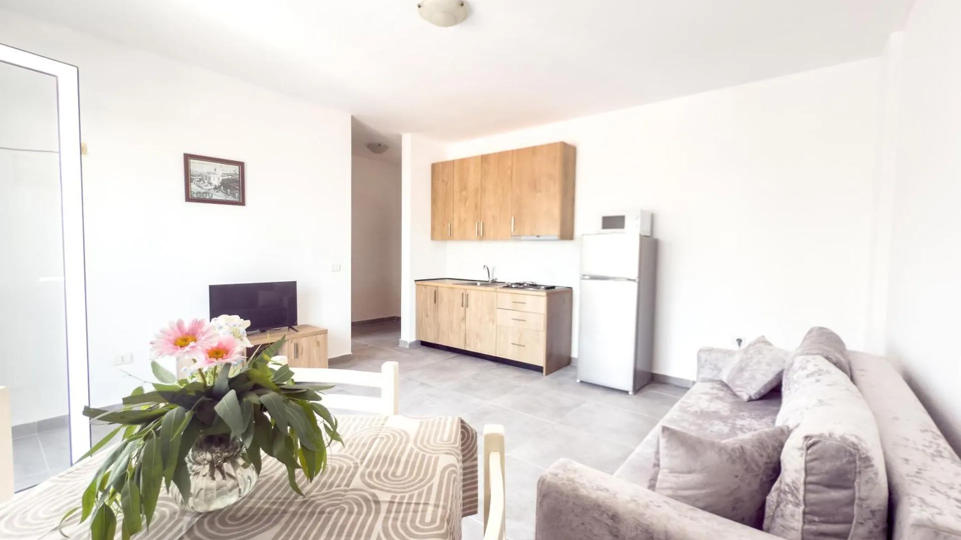 Lungomare Beachfront Apartments Durrës