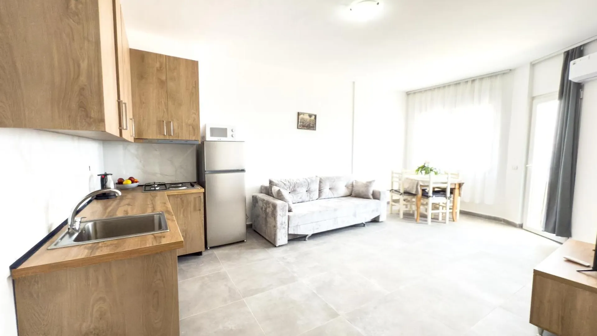 Lungomare Beachfront Apartments Durrës
