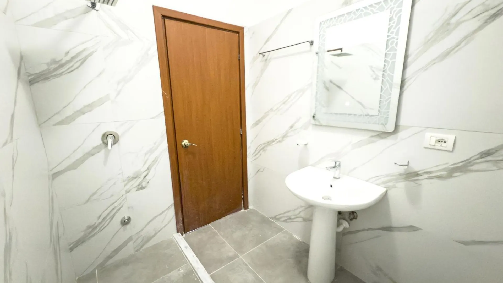 Lungomare Beachfront Apartments Durrës