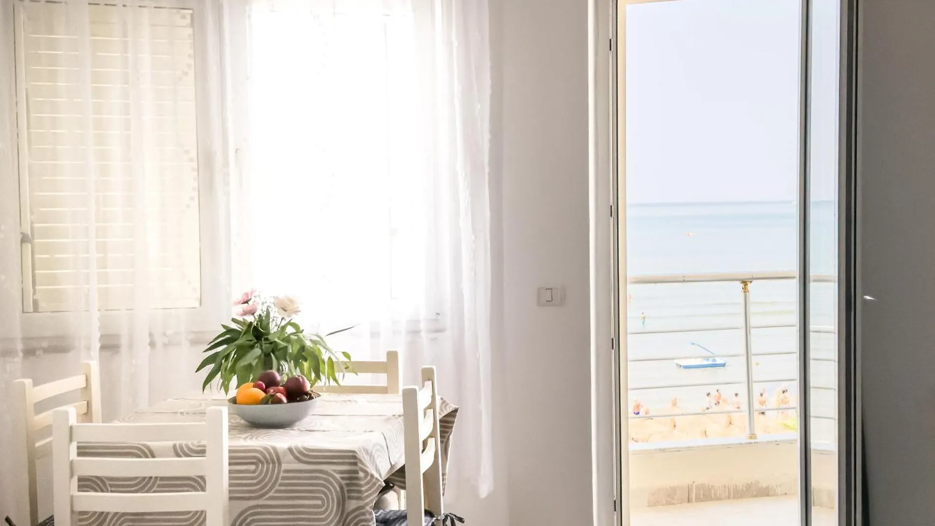 Lungomare Beachfront Apartments Durrës