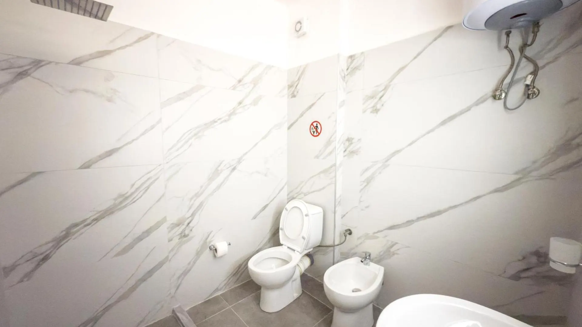 Lungomare Beachfront Apartments Durrës