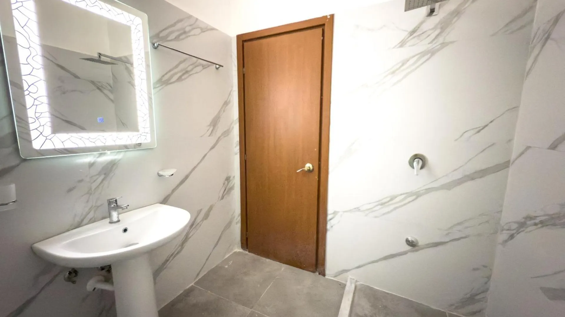 Lungomare Beachfront Apartments Durrës