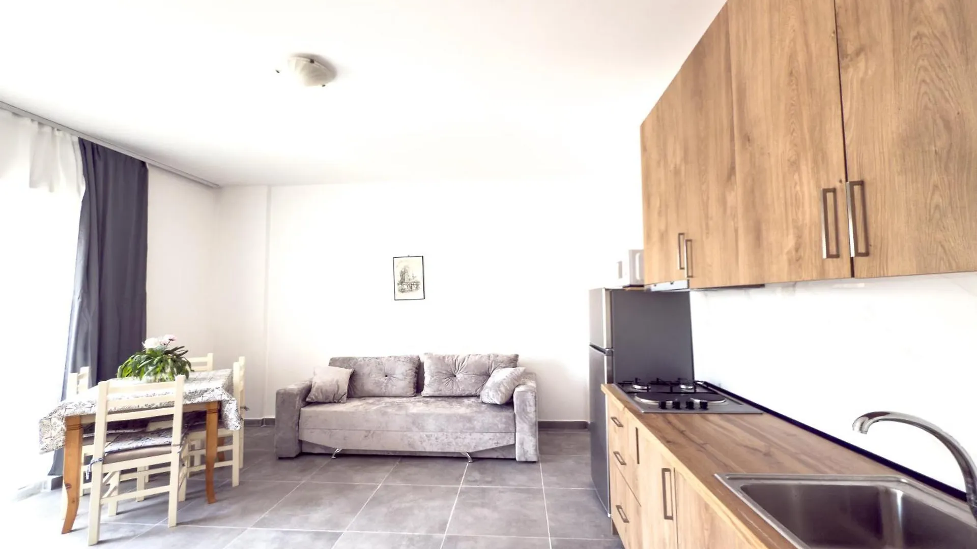 Lungomare Beachfront Apartments Durrës