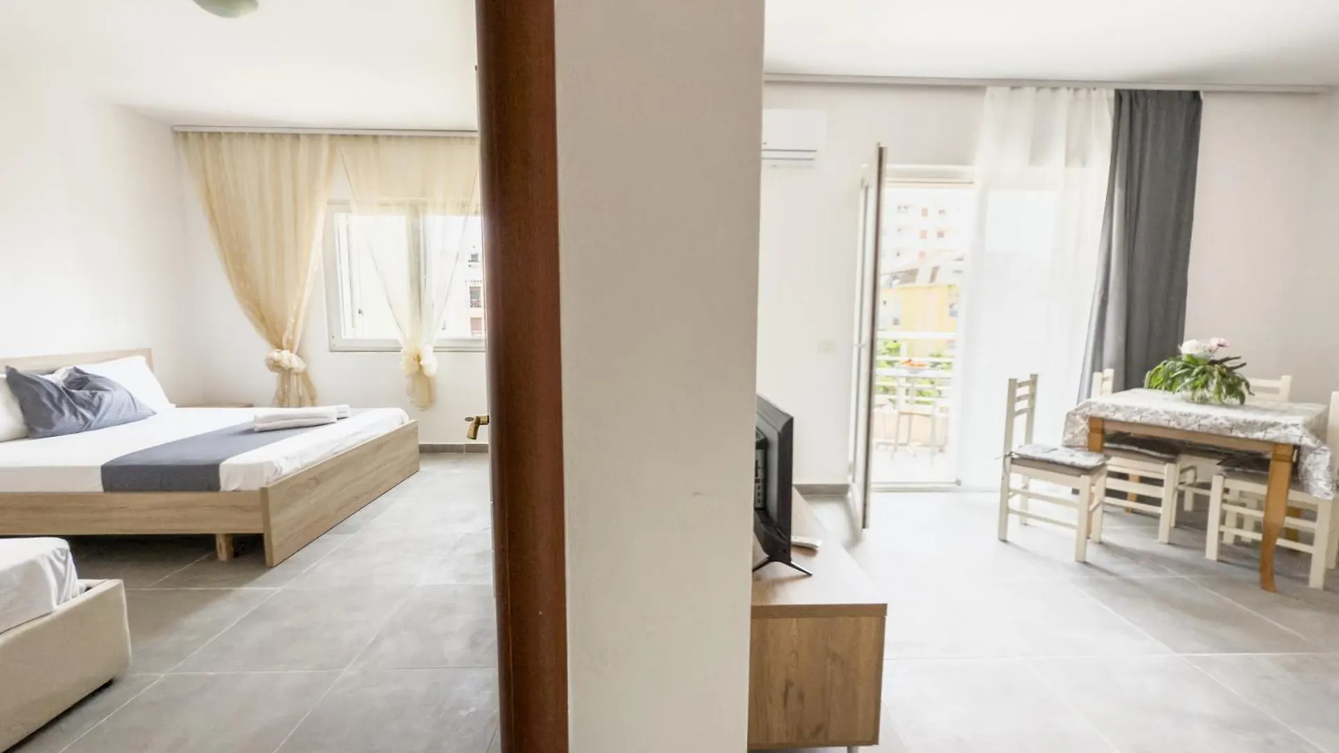 Lungomare Beachfront Apartments Durrës 0*,